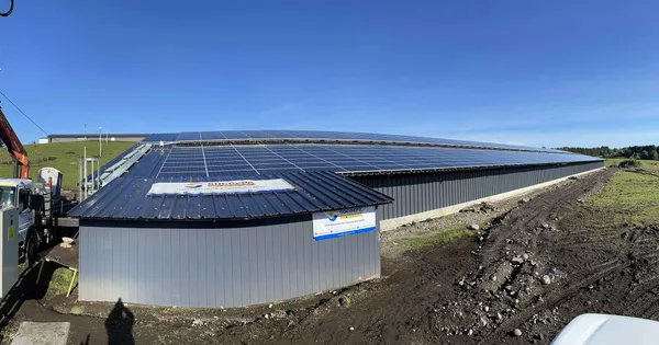 Inauguran planta fotovoltaica con descuento remoto en Puyehue