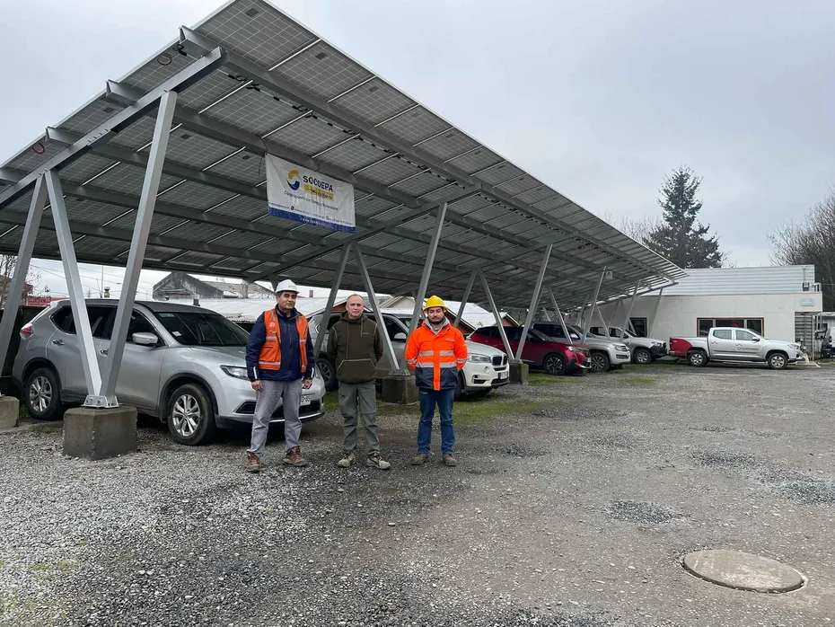 Enerpa pone en servicio primer estacionamiento solar en Osorno