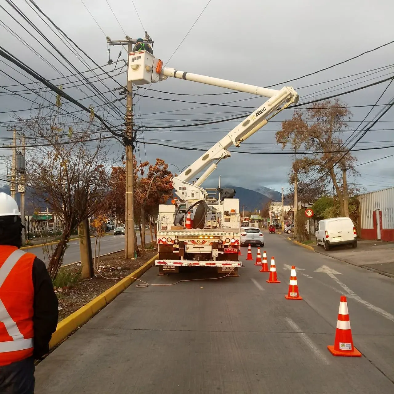 Mantenimiento de Líneas Eléctricas en Media y Baja Tensión